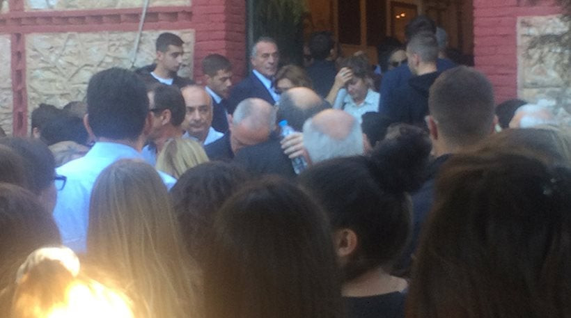 Μαρκόπουλο: Ατελείωτος θρήνος! Κηδεύτηκαν μαζί μάνα και κόρη – Τραγική φιγούρα ο πατέρας